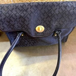 Tommy Hilfiger hand bag. 12x9x4.5